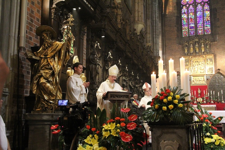 Statuetki św. Jana Vianneya w uroczystość św. Jana Chrzciciela