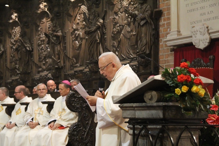 Statuetki św. Jana Vianneya w uroczystość św. Jana Chrzciciela