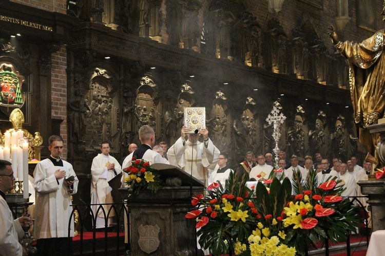 Statuetki św. Jana Vianneya w uroczystość św. Jana Chrzciciela