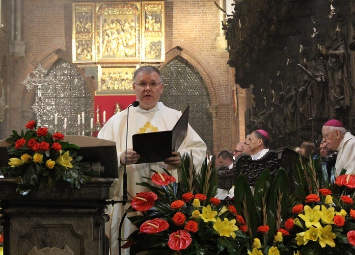 Statuetki św. Jana Vianneya w uroczystość św. Jana Chrzciciela