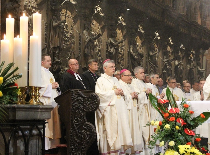 Statuetki św. Jana Vianneya w uroczystość św. Jana Chrzciciela