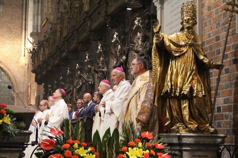 Statuetki św. Jana Vianneya w uroczystość św. Jana Chrzciciela