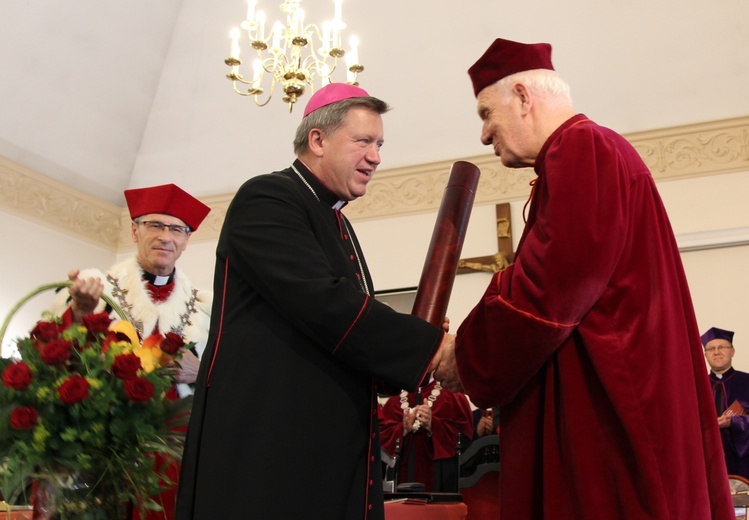 Na skrzydłach wiary i rozumu. Bp Ignacy Dec doktorem honoris causa PWT