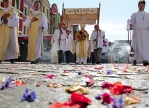 Z głogowianami modlił się bp Tadeusz Lityński.