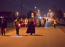 	Pątnicy wyruszają  na szlak w każdą drugą sobotę miesiąca.