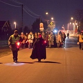 	Pątnicy wyruszają  na szlak w każdą drugą sobotę miesiąca.