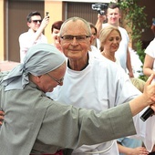 Podczas jubileuszu w Sochaczewie nie zabrakło chrześcijańskiej zabawy, której przewodził bp Długosz.