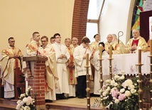 Biskup Jacek Jezierski przewodniczył rocznicowej Eucharystii w sobotę 15 czerwca.