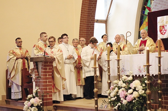 Biskup Jacek Jezierski przewodniczył rocznicowej Eucharystii w sobotę 15 czerwca.