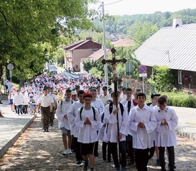 Tradycyjnie pielgrzymi przeszli do Wąwolnicy z Kębła.