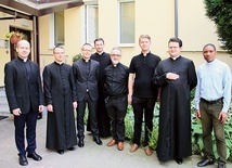 Rada seniorów wraz z dyrektorem o. Mirosławem Chmielewskim (piąty od lewej).