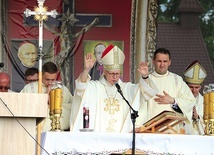 Na zakończenie Mszy św. bp Piotr Libera udzielił papieskiego błogosławieństwa i związanego z nim przywileju odpustu zupełnego.