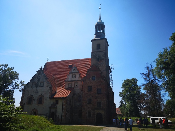 Manierystyczny kościół pw. Trójcy Świętej w Żórawinie