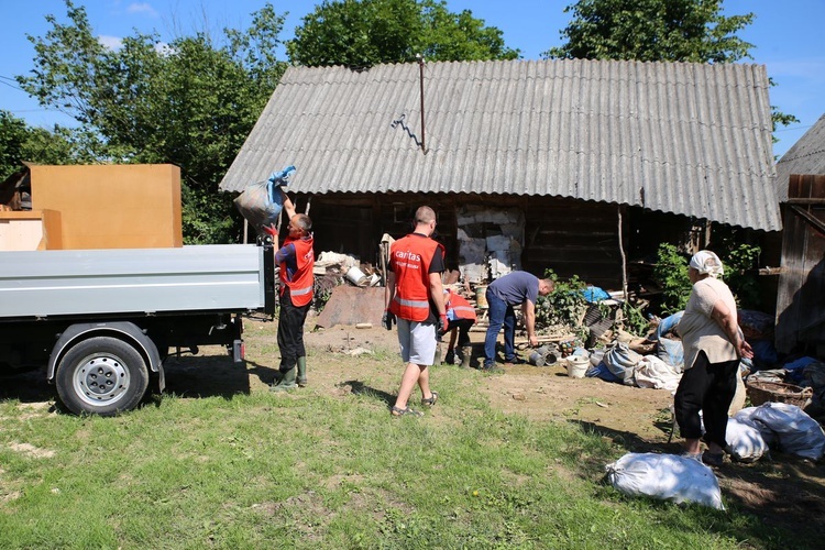 Skutki powodzi w Wierzchowiskach