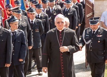 Ze strażakami modlił się abp Henryk Nowacki.