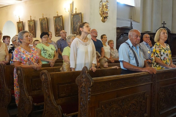 Wprowadzenie relikwii św. Faustyny w Krosnowicach