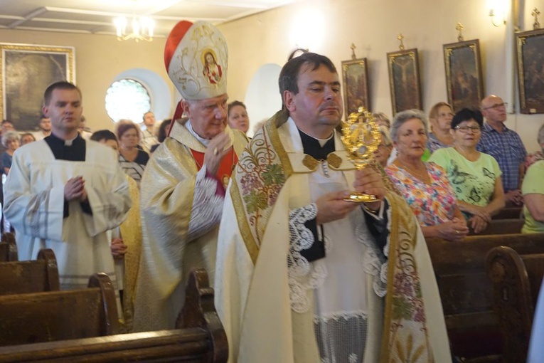 Relikwie św. Faustyny Kowalskiej w Krosnowicach