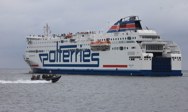 Prom Polskiej Żeglugi Bałtyckiej m/f "Nova Star", według przyjętego scenariusza, został opanowany przez uzbrojoną grupę terrorystów.