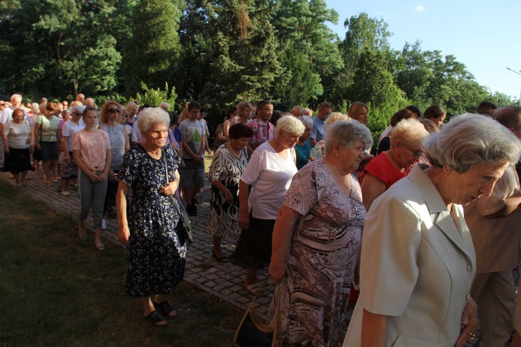 Błogosławieństwo odnowionych organów w Mielcu