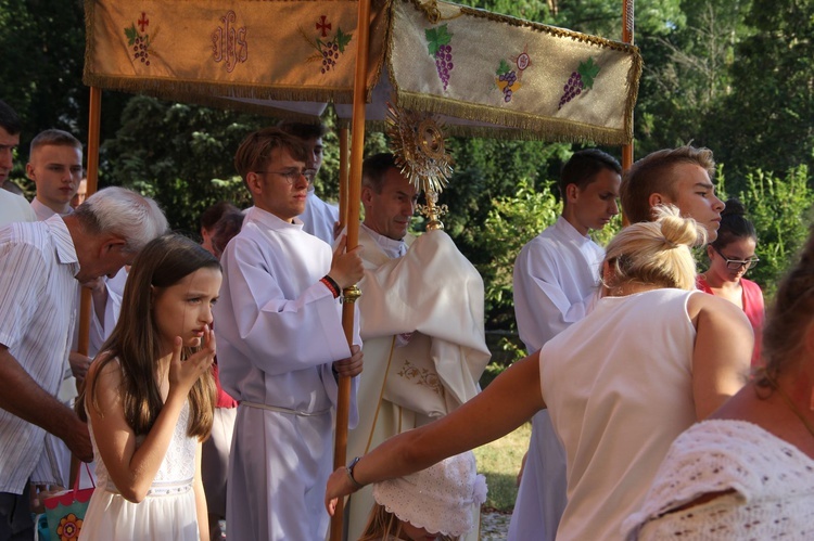 Błogosławieństwo odnowionych organów w Mielcu