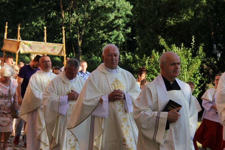 Błogosławieństwo odnowionych organów w Mielcu