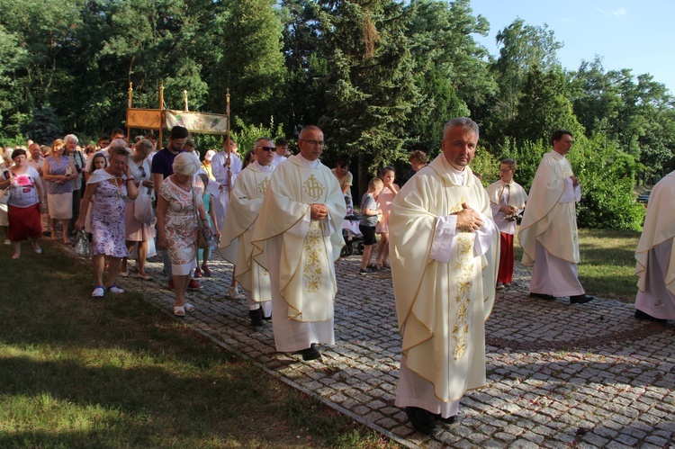 Błogosławieństwo odnowionych organów w Mielcu