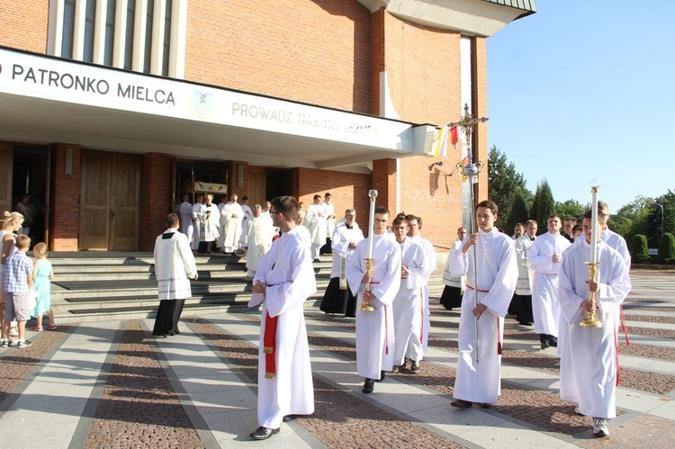 Błogosławieństwo odnowionych organów w Mielcu