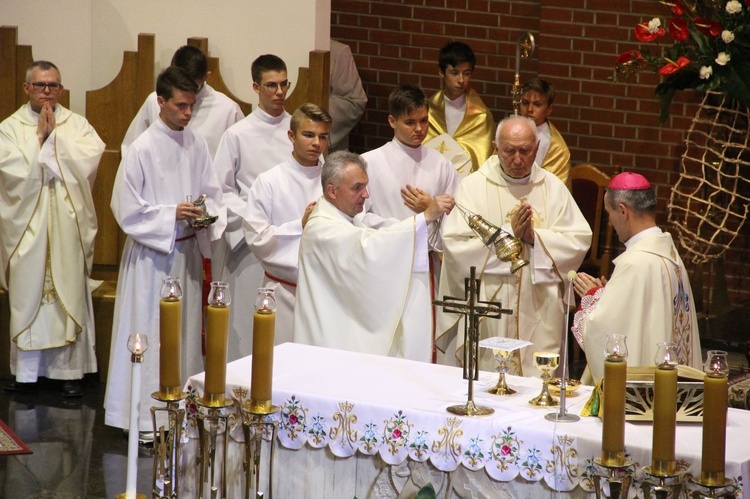 Błogosławieństwo odnowionych organów w Mielcu