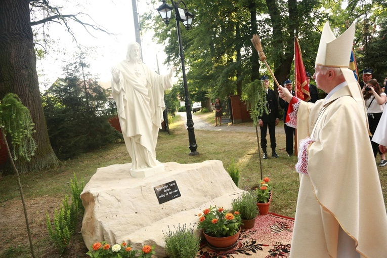 Figura Serca Jezusa w Oleśnie