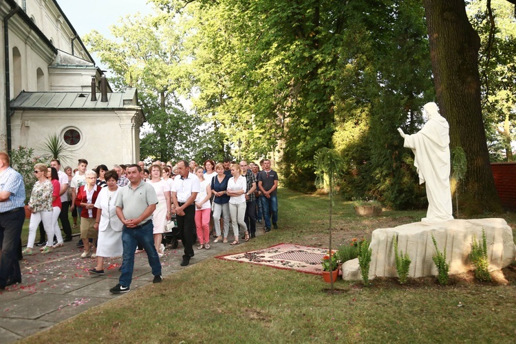 Figura Serca Jezusa w Oleśnie