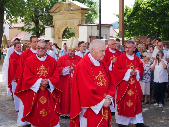 Instalacja relikwii św. Jana Pawła II w Sanktuarium Matki Bożej Myślenickiej