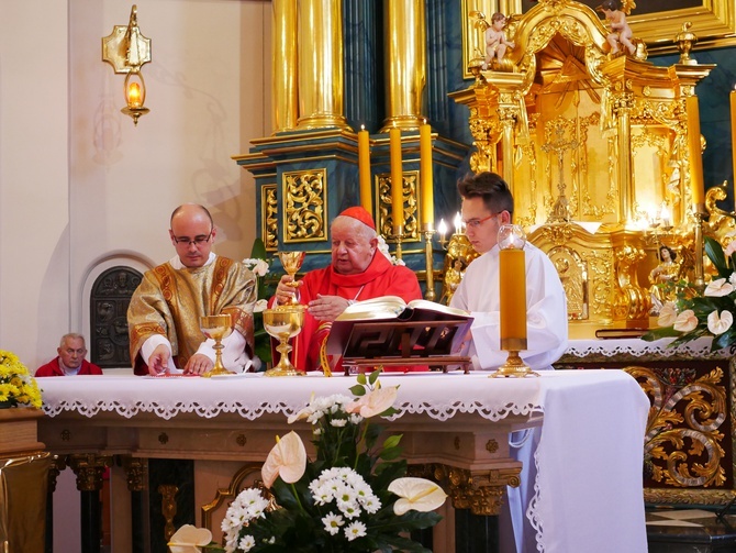 Instalacja relikwii św. Jana Pawła II w Sanktuarium Matki Bożej Myślenickiej