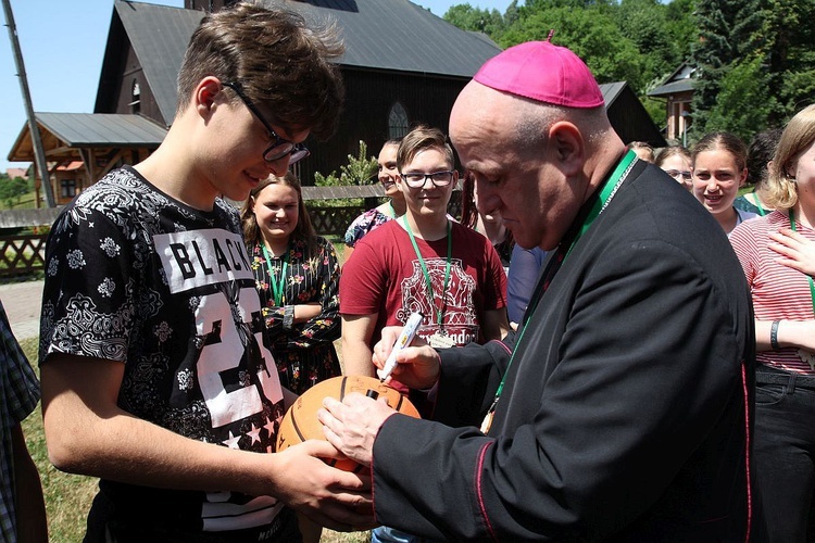 Bp Piotr Greger u oazowiczów III stp. OND w Juszczynie