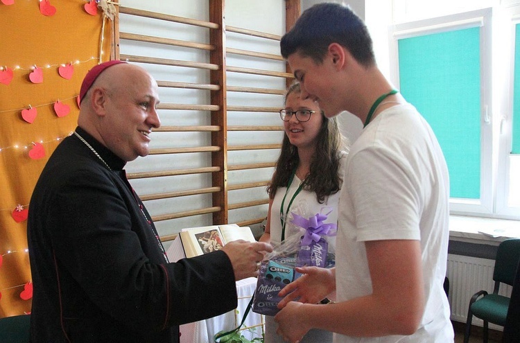 Bp Piotr Greger u oazowiczów III stp. OND w Juszczynie