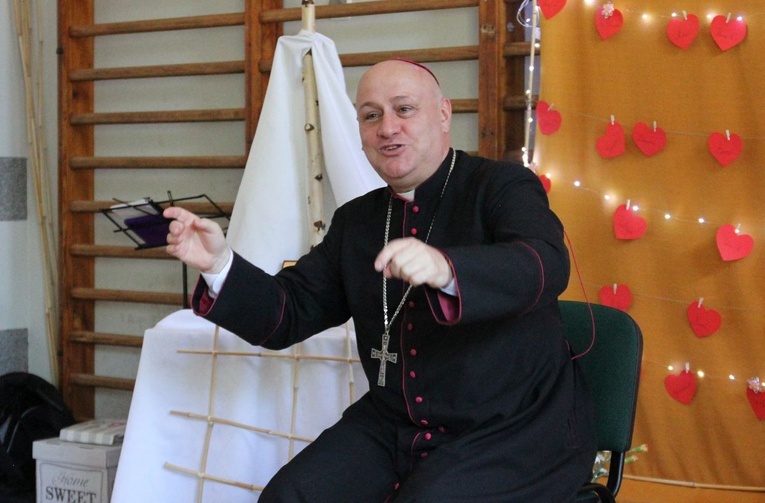 Bp Piotr Greger u oazowiczów III stp. OND w Juszczynie