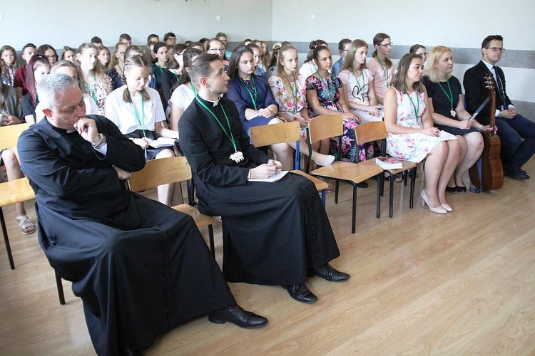 Bp Piotr Greger u oazowiczów III stp. OND w Juszczynie