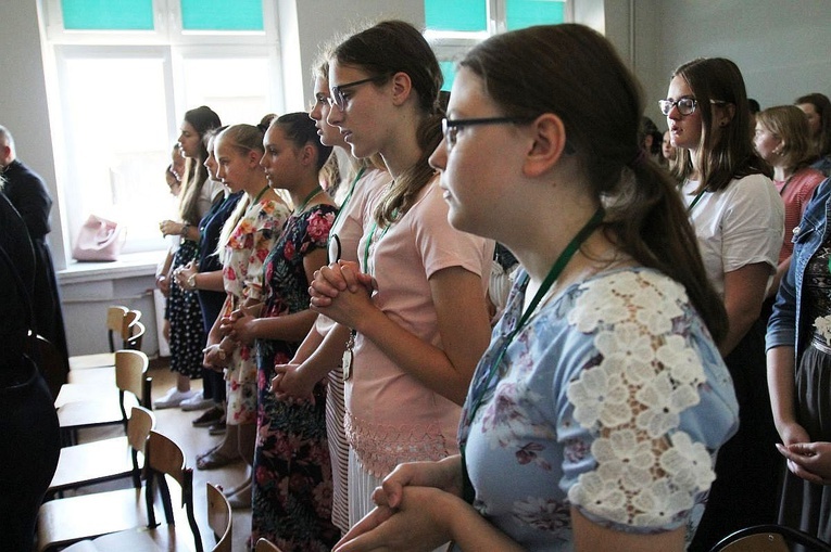 Bp Piotr Greger u oazowiczów III stp. OND w Juszczynie