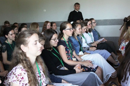 Bp Piotr Greger u oazowiczów III stp. OND w Juszczynie