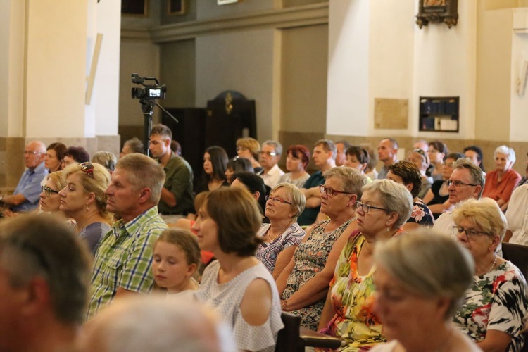 Koncert w kościele w Ożarowie