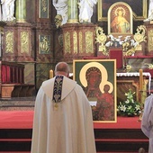 	Ikonę jasnogórską pobłogosławiono jako wotum do kaplicy adoracji.