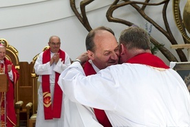 ▲	– Brama Miłosierdzia jest wciąż otwarta również dla mnie – mówił ustępujący gospodarz.