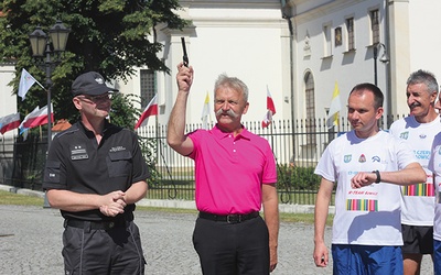 Sygnał do rozpoczęcia dał burmistrz Łowicza Krzysztof Jan Kaliński.