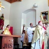 	Metropolita zachęcił wiernych, by naśladowali patronów swojej parafii.
