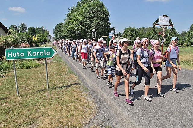 Pielgrzymi z Pszczyny 20 km przed celem.