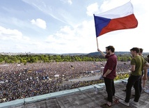 23 czerwca na błoniach w Pradze ponad ćwierć miliona ludzi domagało się dymisji premiera Czech.