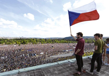 23 czerwca na błoniach w Pradze ponad ćwierć miliona ludzi domagało się dymisji premiera Czech.