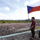 23 czerwca na błoniach w Pradze ponad ćwierć miliona ludzi domagało się dymisji premiera Czech.