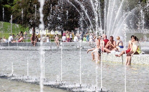 Woda w miejskich fontannach może być skażona mikroorganizmami obecnymi w zwierzęcych odchodach.