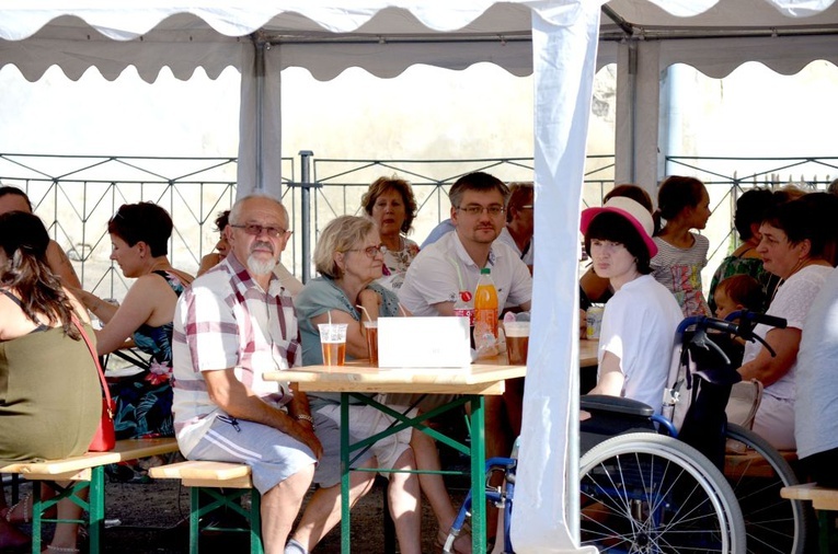 Czuwanie modlitewne i festyn parafialny w Doboszowicach