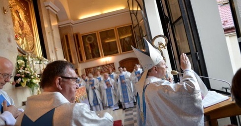 Podczas uroczystości homilię wygłosił bp Henryk Tomasik.